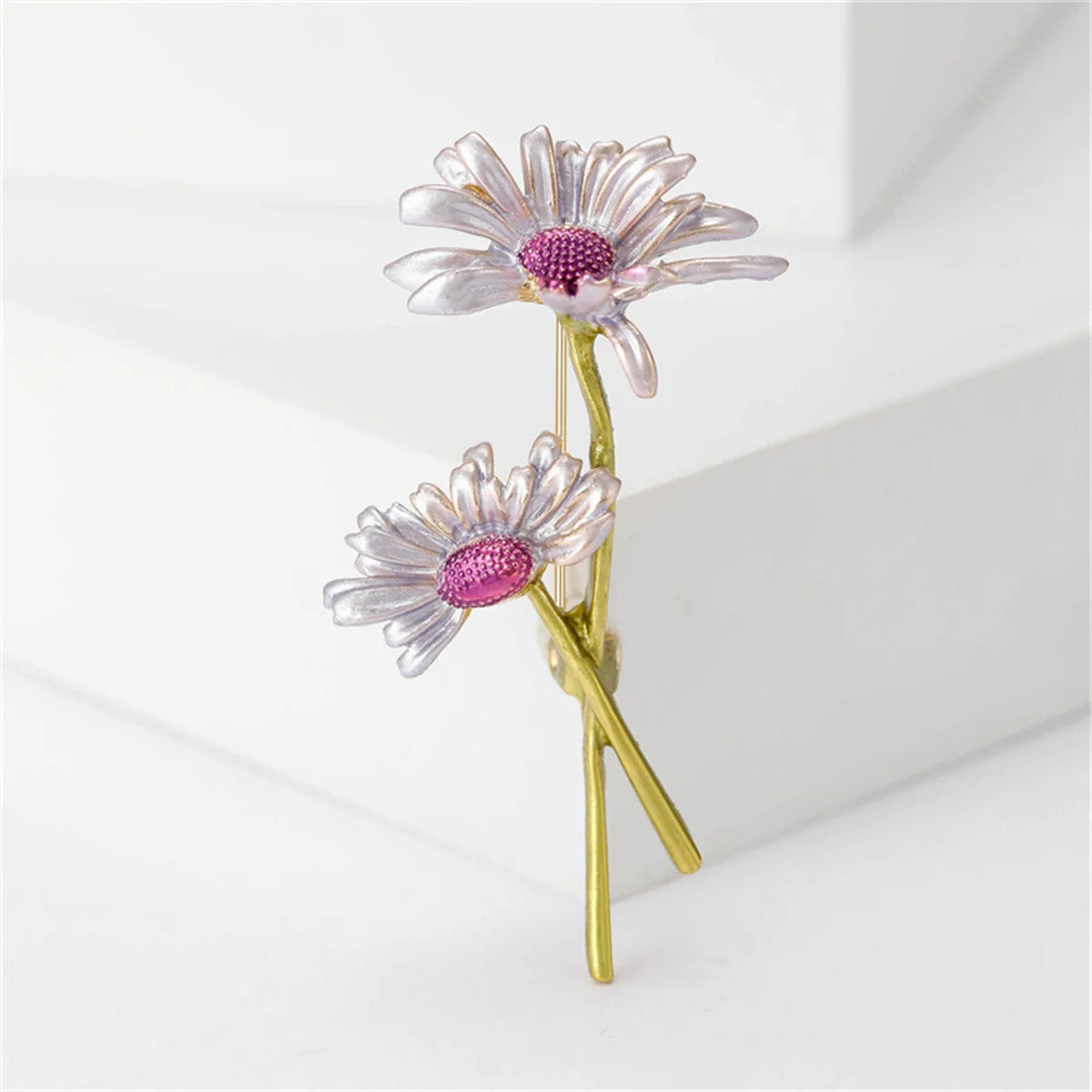 Elegant Enamel Daisy Brooch Pin Sweet Retro Y2K Jewelry Accessories Romantic Trend Daily Decoration Party Charm Trend Gift 2025