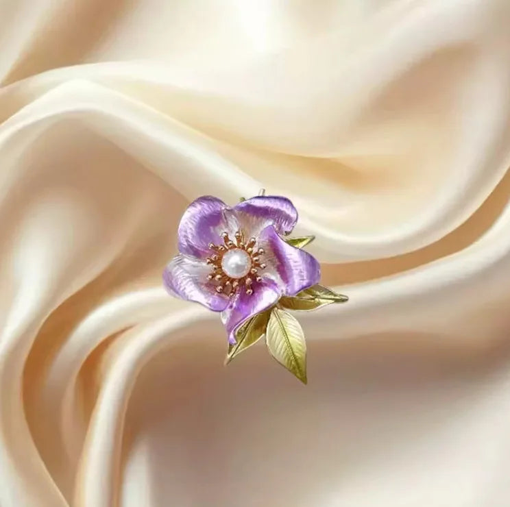Exquisite Enamel Flower Brooch for Women Unique Pearl Plant Leaf Lapel Pin Coat Sweater Jewelry Accessories