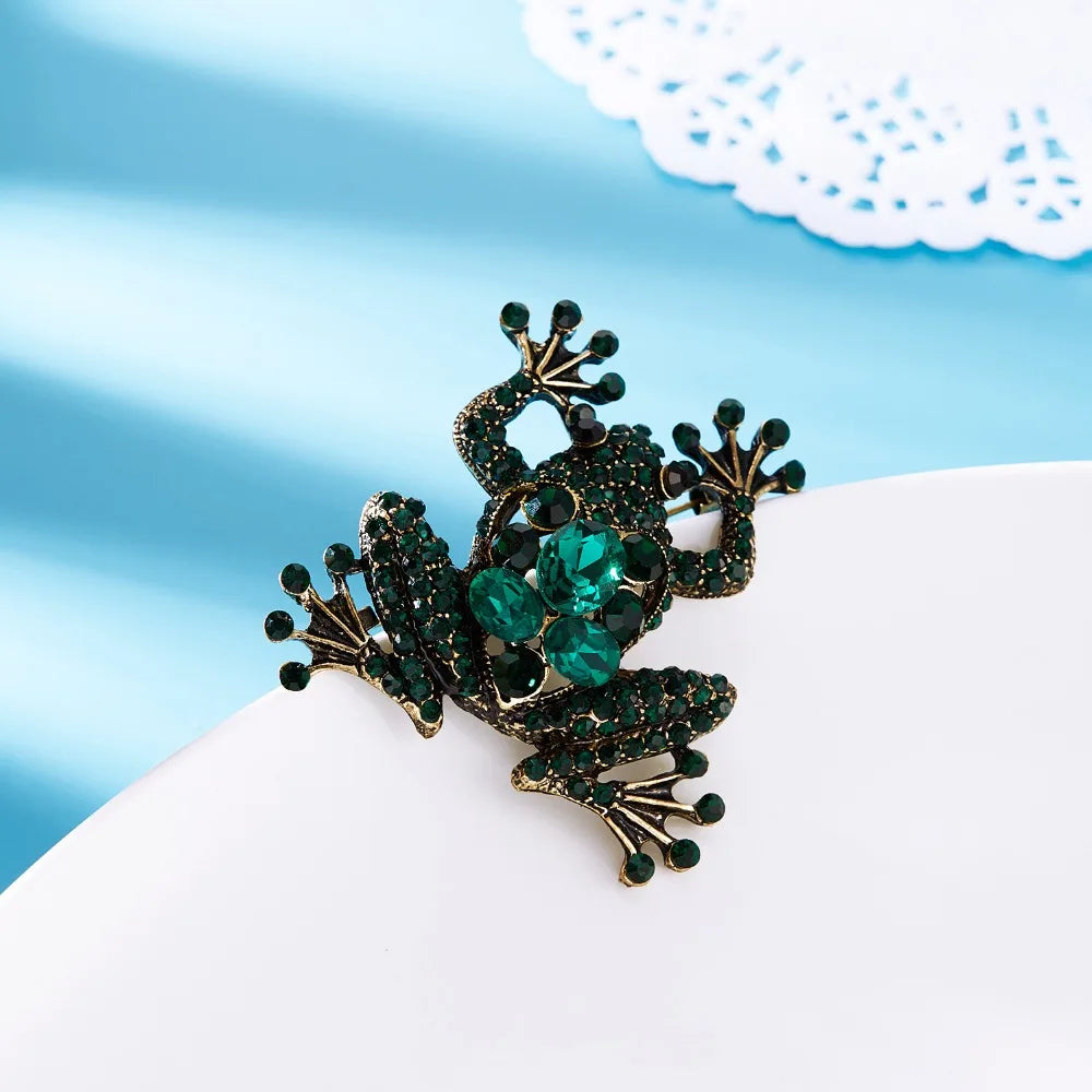 Fashion Green Frog Enamel Brooch Vintage Crystal Frog Animal Brooches Badge Pop Culture Lapel pin Frog Jewelry gift for Friends