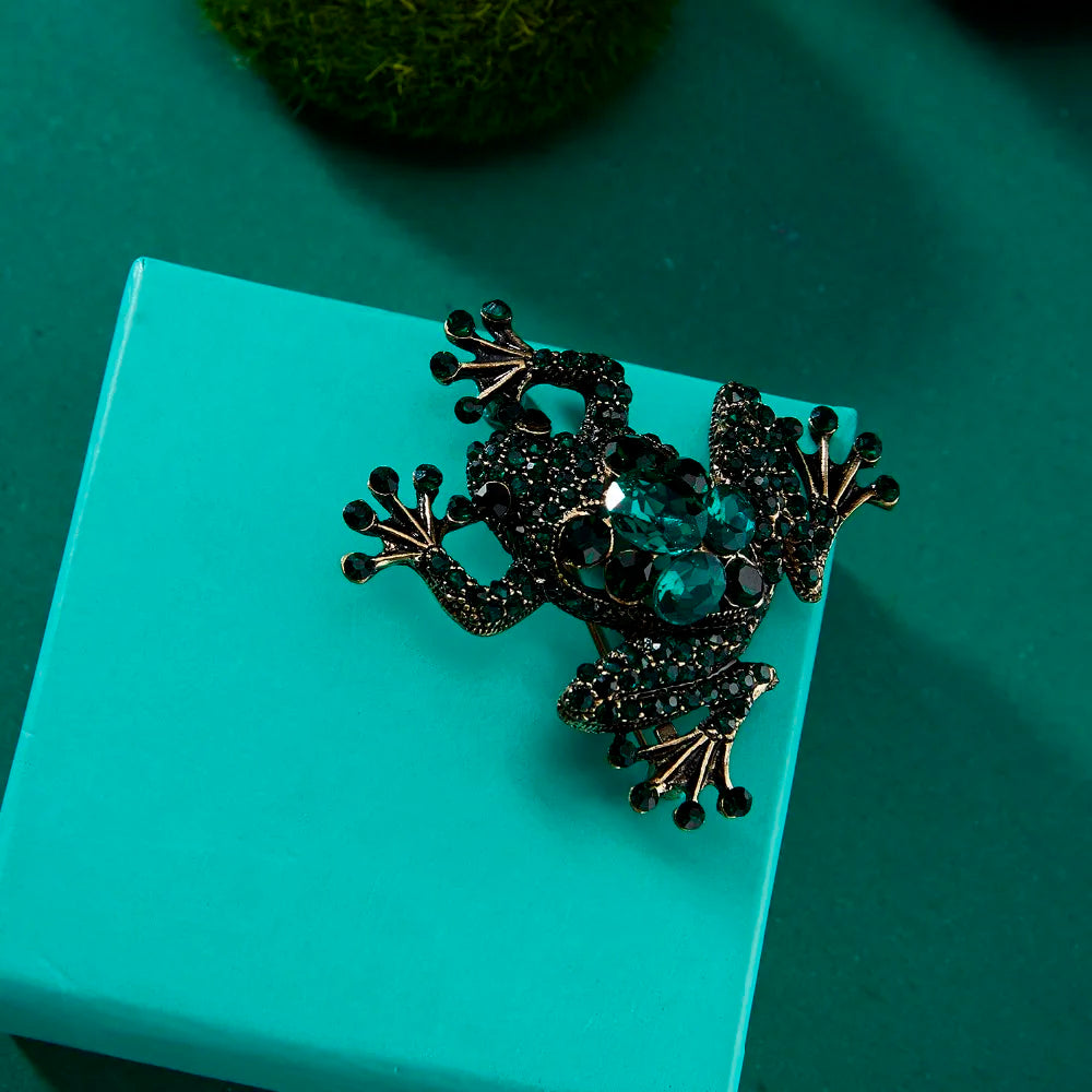 Fashion Green Frog Enamel Brooch Vintage Crystal Frog Animal Brooches Badge Pop Culture Lapel pin Frog Jewelry gift for Friends