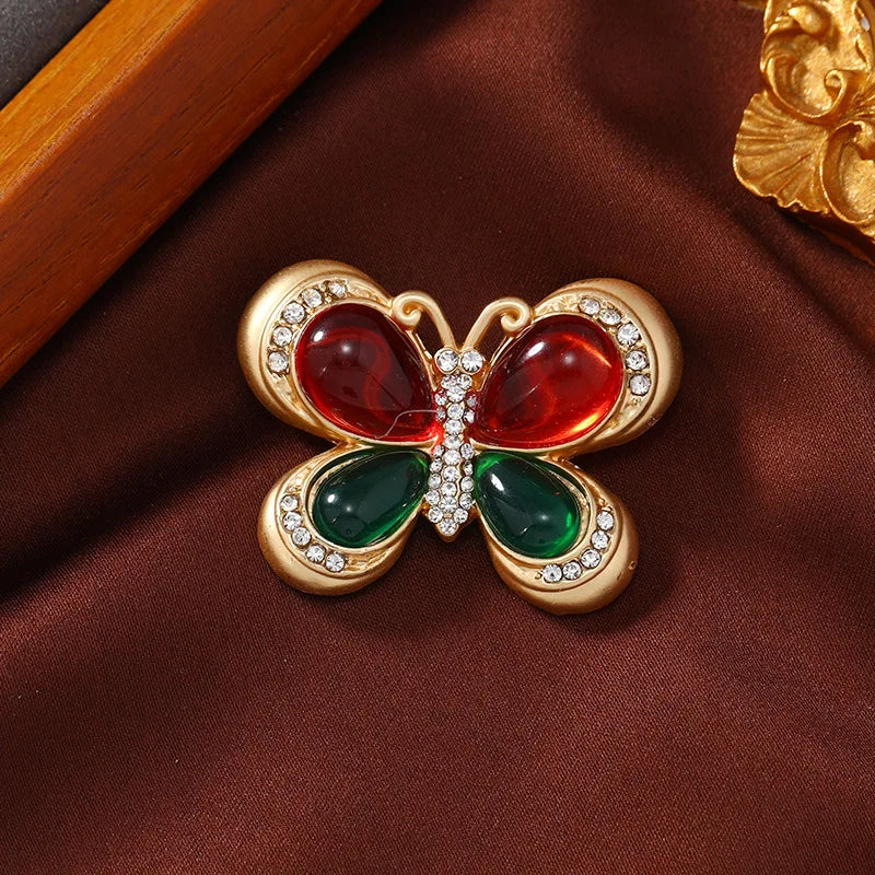 Women  Classic Vintage Luxury Crystal Butterfly Brooches Pins Exquistie Fashion Shiny Rhinestone Insect Series Accessories