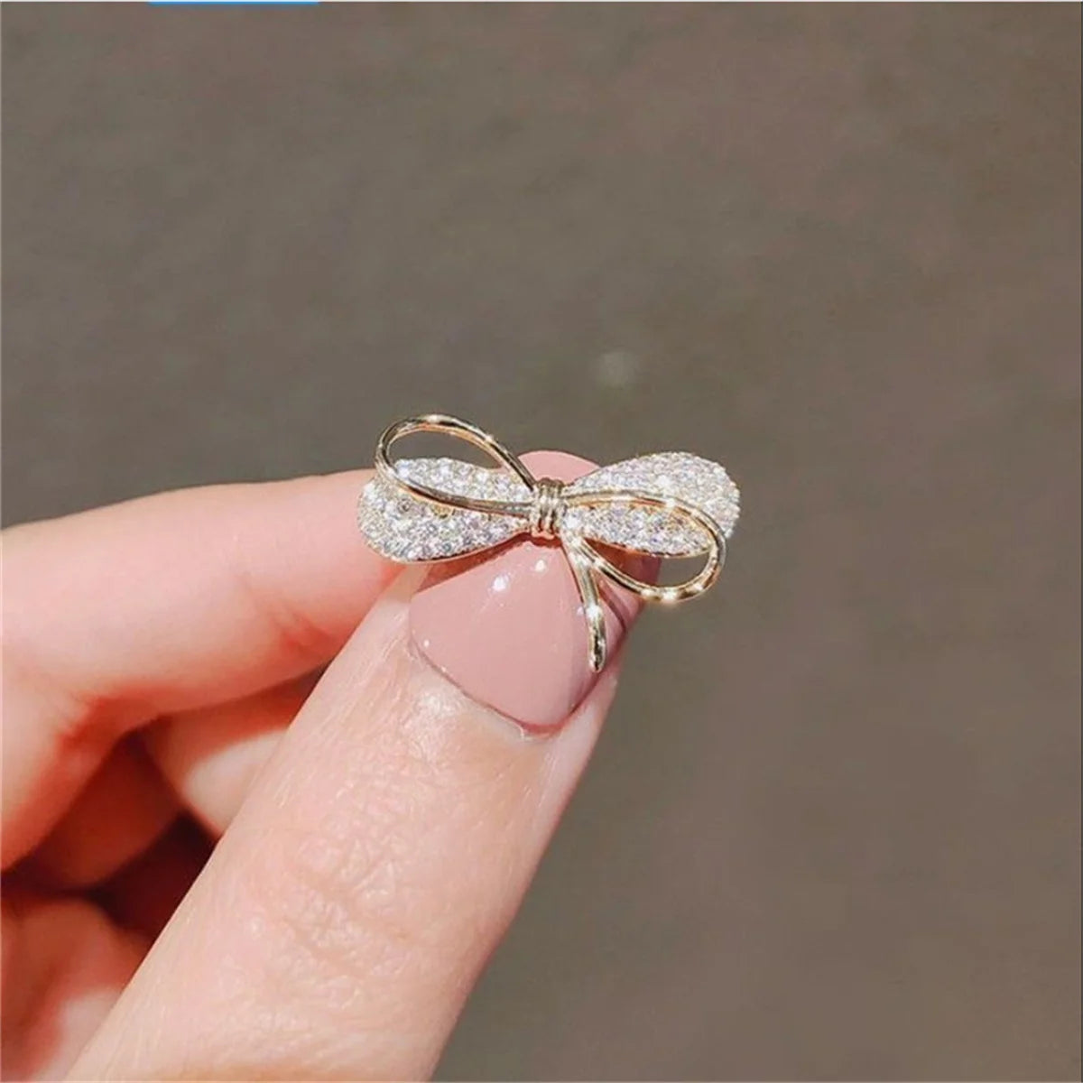 Delicate Full Rhinestone Bowknot Brooches For Women Fashion Luxury Crystal Bow Shaped Buckle Pins Clothes Badge Wedding Jewelry