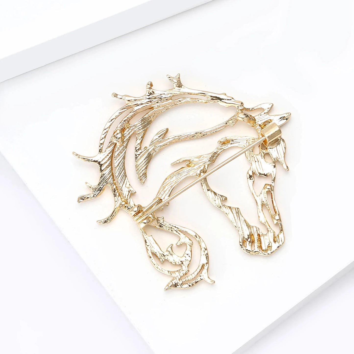 Beaut&Berry Classic Hollow Simple Horse Brooches for Women Zodiac Animal Pins New Year Gift Friends Party Jewellery
