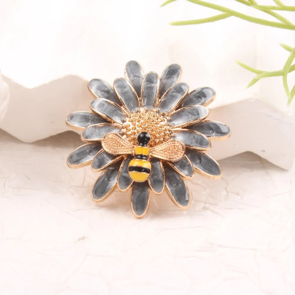 SKEDS Ladies' Exquisite Countryside Chrysanthemum Brooch Elegant Suit Accessory Coat Corsage High-End Luxury Sunflower Pin