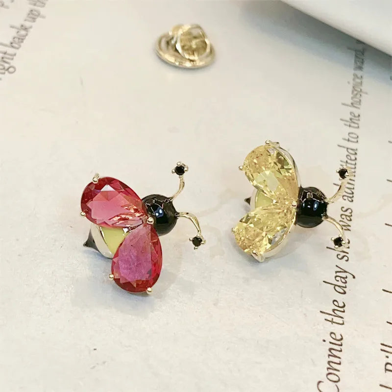 Fashion Cute Crystal Bee Brooches For Women Unisex Creative Lovely Rhinestone Insect Brooch Pins Casual Party Accessories Gifts