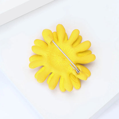 Beaut&Berry Trendy Enamel Daisy Brooches for Women Unisex Plant Sunflower Pins Casual Party Jewelry Accessories Gifts Decoration