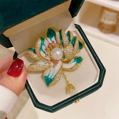 Women's Retro Chinese Style Green Enamel Lotus Flower Brooch Banquet Party Elegant Light Luxury Suit Jacket Pin Corsage