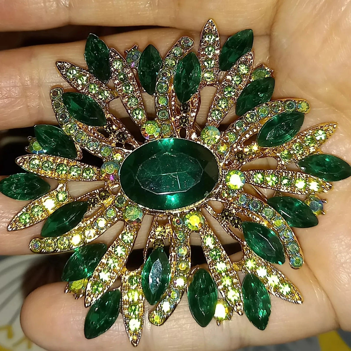 SKEDS Full Crystal Shining Boutique Flower Brooch Badges For Women Exaggerated Exquisite Decoration Pin Accessories