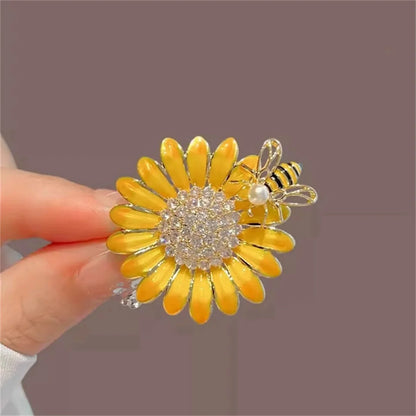 1Pc Charm Enamel Sunflower Bee Brooch Korean Fashion Pin Personalized Creative Jewelry Accessories Party Banquet Birthday Gift