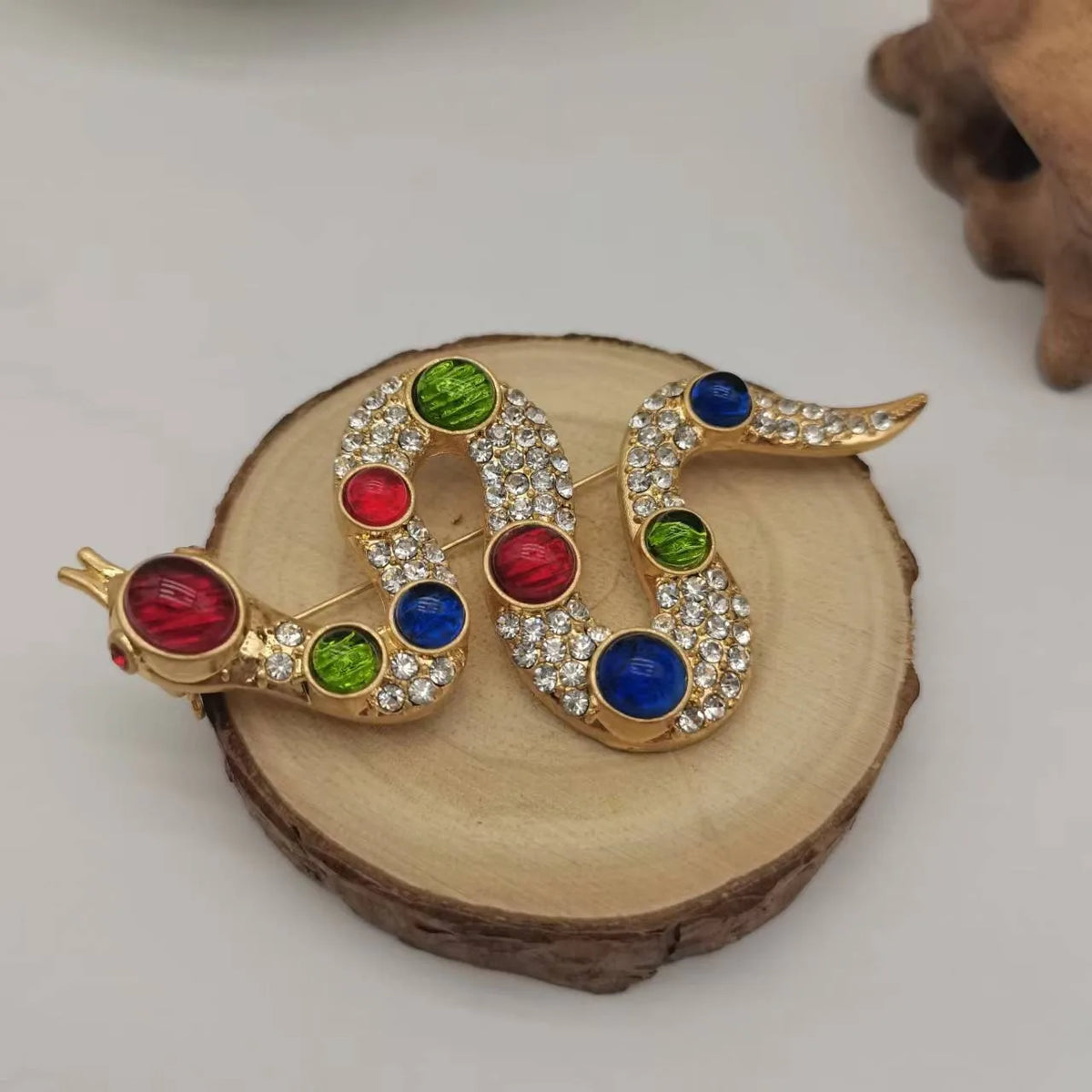 SKEDS Women Men Fashion Exquisite Colorful Rhinestone Snake Brooch Pin Elegant Lady Crystal Shining Animal Badges Corsages
