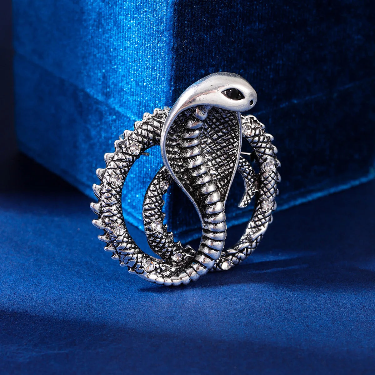 SKEDS Women Men Fashion Exquisite Colorful Rhinestone Snake Brooch Pin Elegant Lady Crystal Shining Animal Badges Corsages