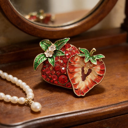 SKEDS 2026 Spring New Design Red Strawberry Brooch Luxury Jewelry Women's High-End Exquisite Pin Fresh Fruit Series Badges