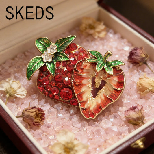 SKEDS 2026 Spring New Design Red Strawberry Brooch Luxury Jewelry Women's High-End Exquisite Pin Fresh Fruit Series Badges