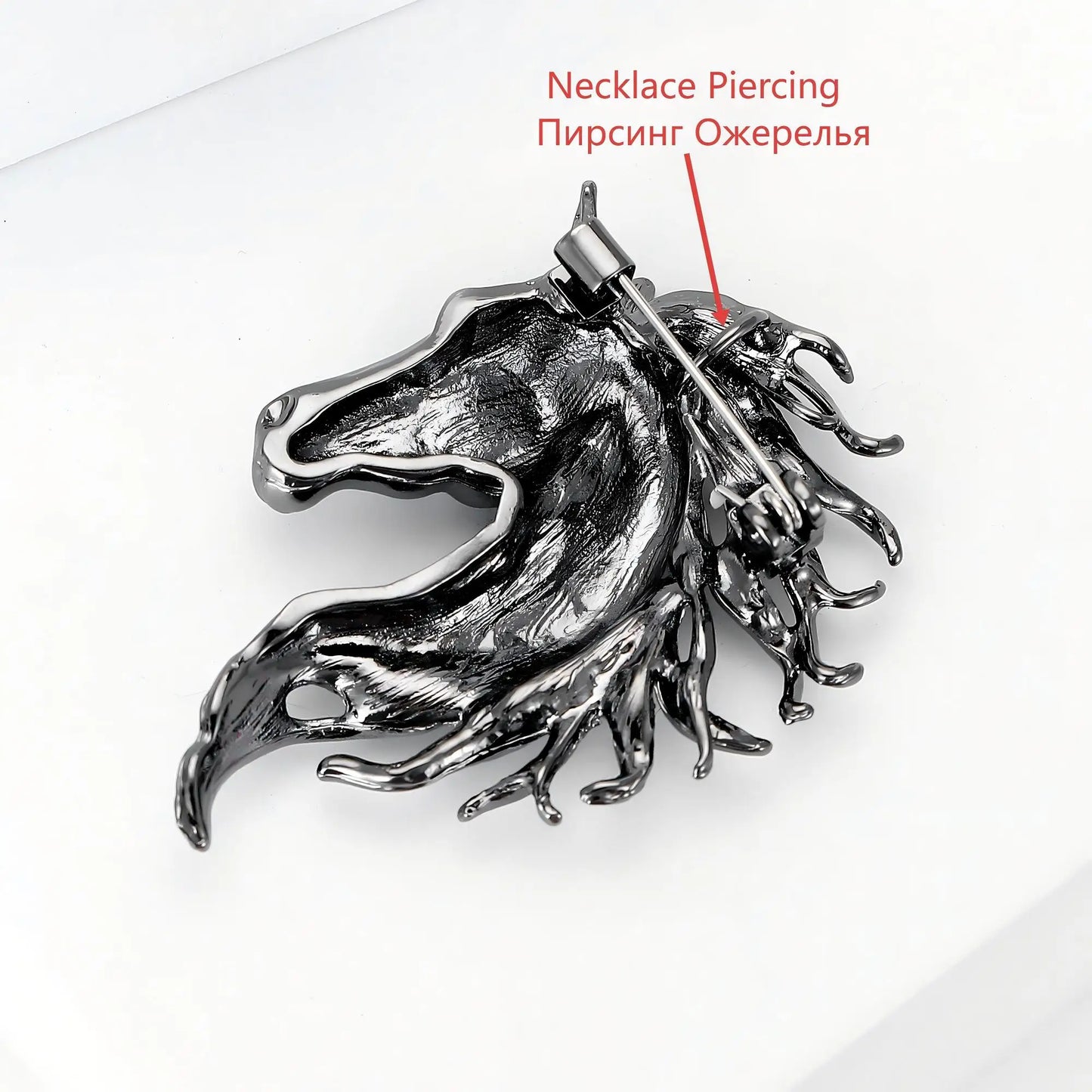 Beaut&Berry Luxury Glossy Horse Head Brooches for Women Zodiac Animal Pins Casual Party Accessories New Year Gifts Friends