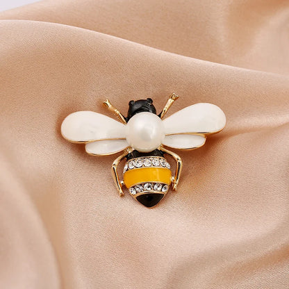 SKEDS Luxury Vintage Women Crystal Cute Enamel Bee Brooches Pins Baroque Pearl Insect Jewelry Brooch For Lady Badges Lapel Pins