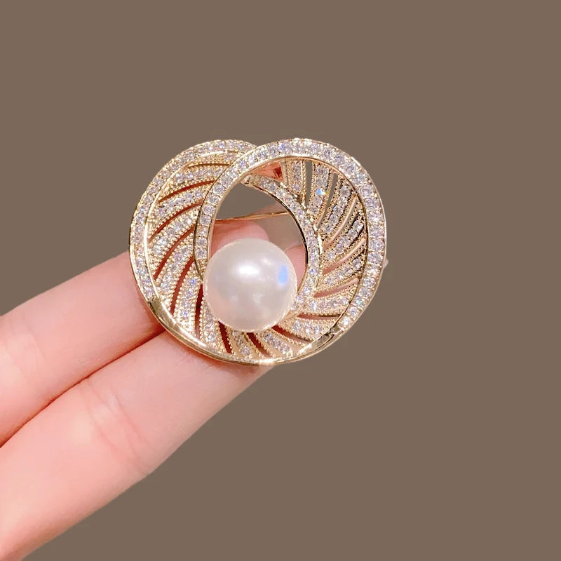 Vintage Round Rhinestone Pearl Geometric Brooch for Women Lapel Pin Versatile Party Accessories