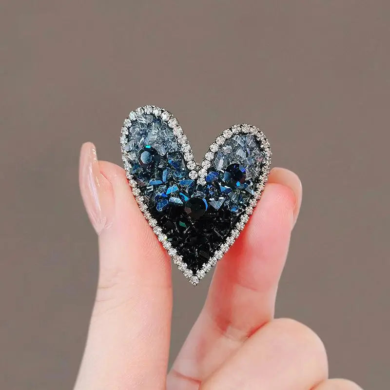 Crystal Heart Brooches Pins For Women Light Luxury Sparkling Love Brooch Sweater Coat Decoration Accessories Gifts