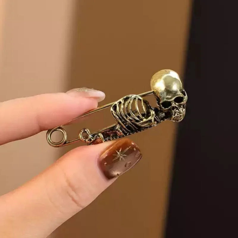Vintage Halloween Skeleton Brooch for Men Punk Retro Skull Lapel Pin Gothic Clothing Fashion Jewelry Accessories Gift