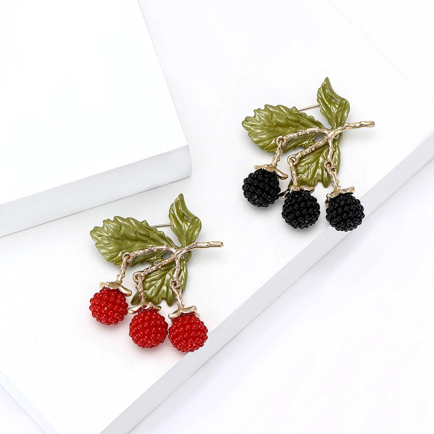 Beaut&Berry Enamel Blackberry Brooches for Women Unisex Fruit Plant Pins Casual Party Accessories New Gifts Friends Decoration