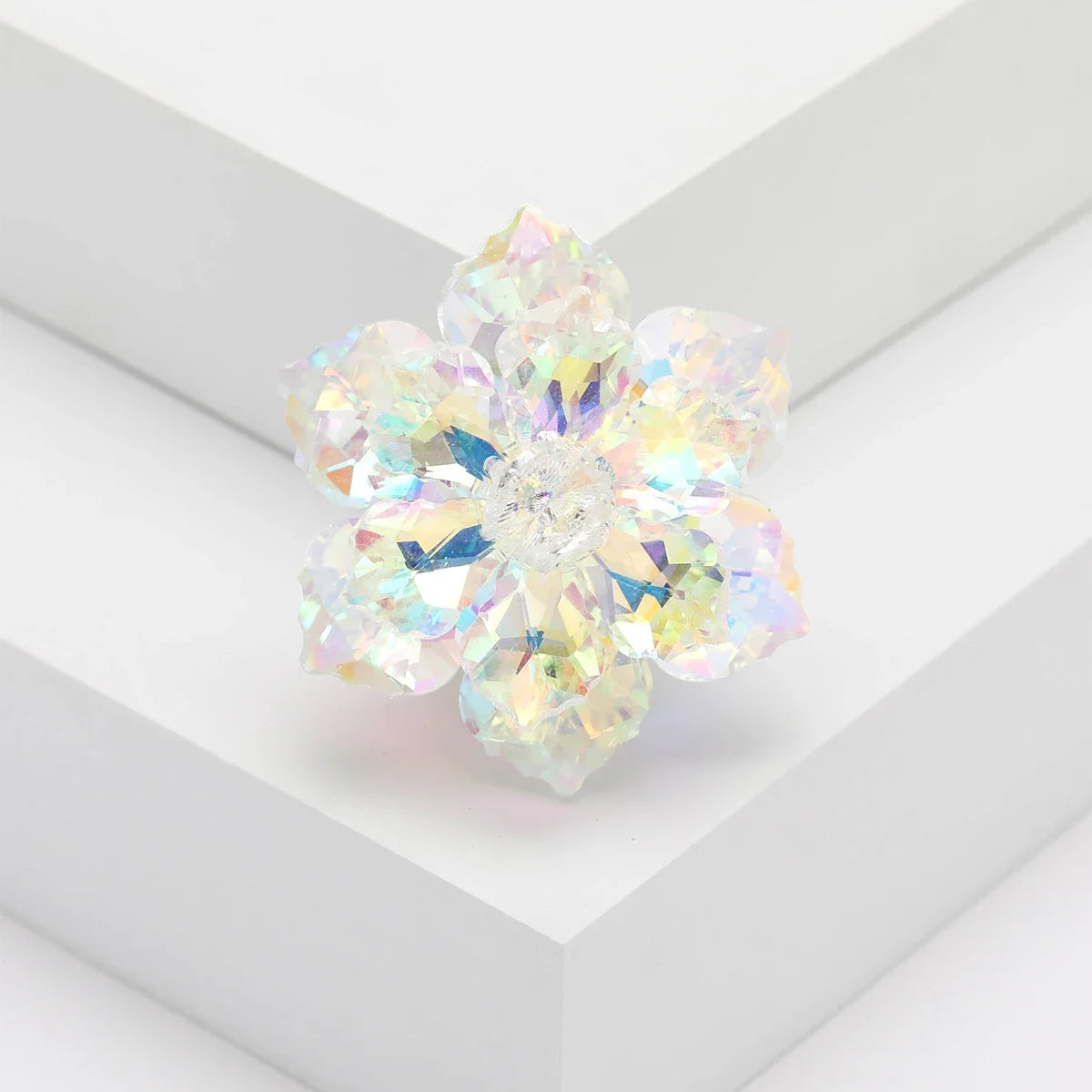 Luxury Sparkling Crystal Flower Brooches for Women Unisex Plant Pins Event Party Backpack Gifts Decoration Clothes Accessories