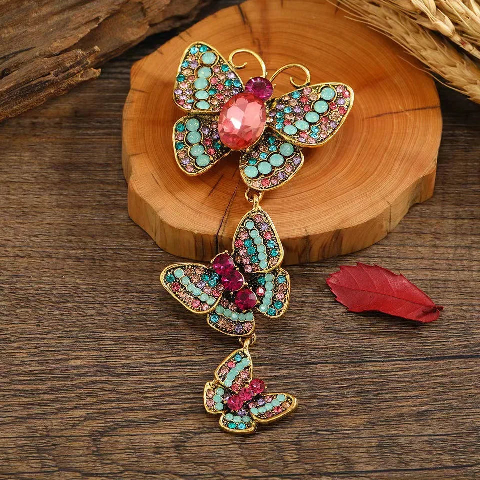 Women  Classic Vintage Luxury Crystal Butterfly Brooches Pins Exquistie Fashion Shiny Rhinestone Insect Series Accessories