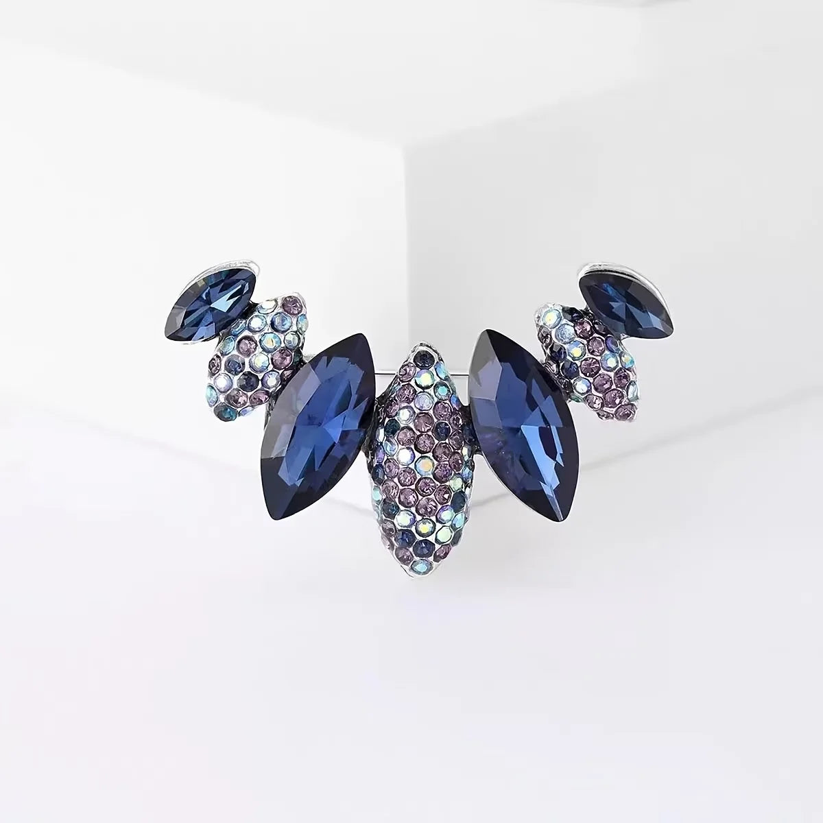 1‑Pc Leaf‑Shaped Lapel Pin, Decorative Leaf Brooch, Elegant Outfit Ornament for Dresses, Coats and Shawls, Ideal for Wedding