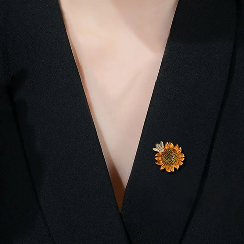 Vintage Style Brooch with Sunflower and Bee Design, Perfect Accessory for Any Outfits