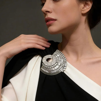 New Exquisite High-end Full Rhinestone Fan-shaped Collar Clip Brooches for Women Men Personality Luxury Corsage Jewelry Gifts