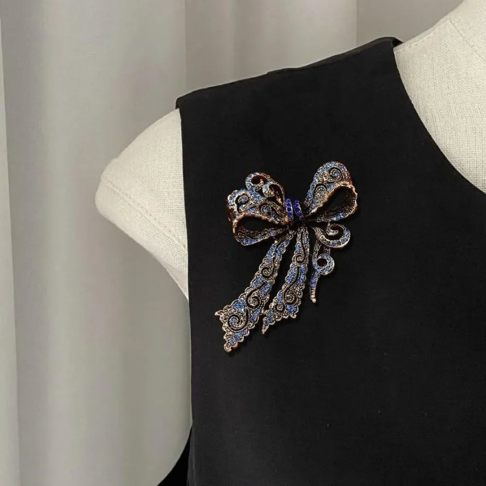 Baroque Luxury Rhinestone Bow Design Brooch，Unisex, Couple's Accessories, Party Favors，Suit Coat Skirt Decoration，Enhance Charm