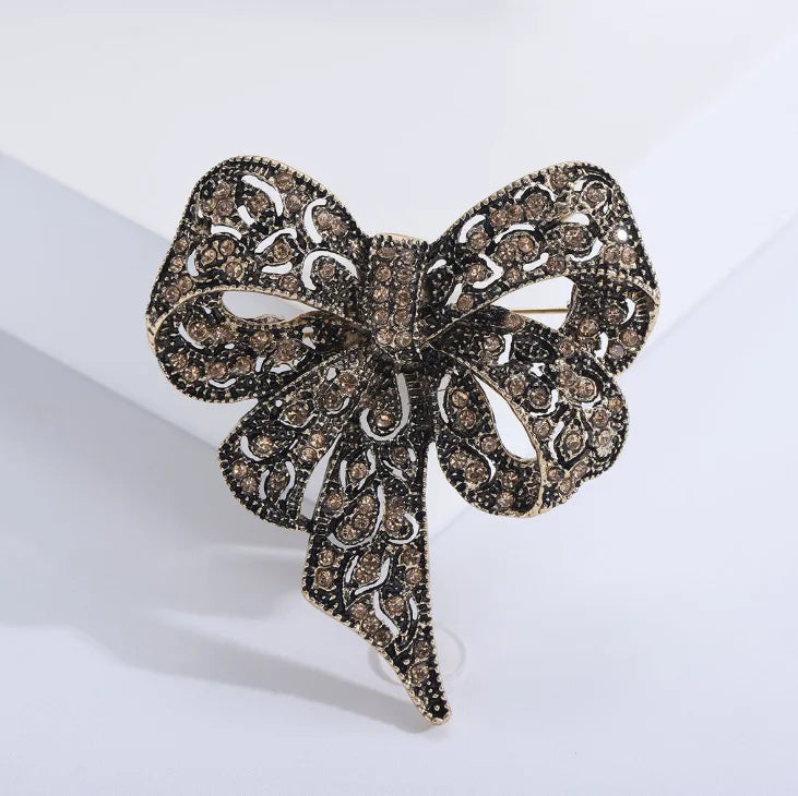 Luxury Sparkling Rhinestone Bow Brooch for Women Men Crystal Bowknot Pins Office Party Friend Jewelry Accessories Gifts