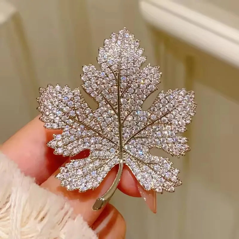 1pc Chic Maple Leaf Brooch with Shiny Rhinestones, Coconut Tree Plant Pin Jewelry Accessories - Great for Personal or Gift Use