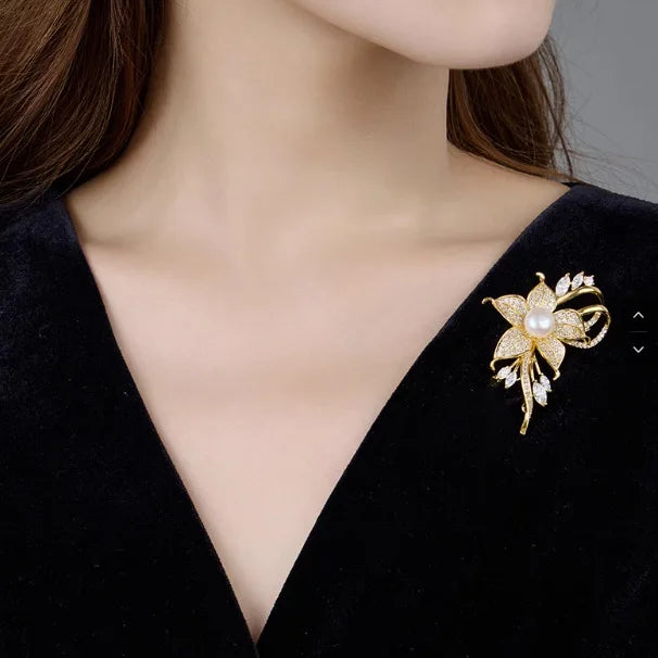 Fashion Rhinestone Rose Flower Brooches For Women Elegant Crystal Plant Lapel Pin Summer Wedding Party Gifts
