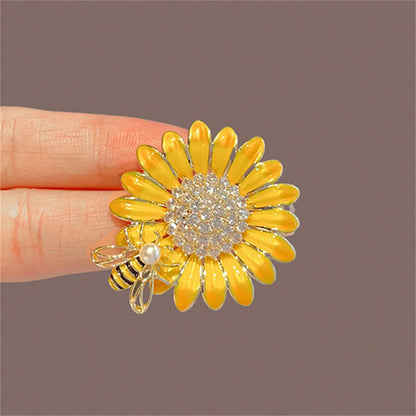 1Pc Charm Enamel Sunflower Bee Brooch Korean Fashion Pin Personalized Creative Jewelry Accessories Party Banquet Birthday Gift