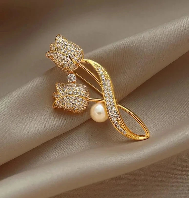 Fashion Crystal Shell Feather Brooch Pins For Women Luxury White Pearl Gold Color Party Wedding Gifts Clothing Accessories 2024
