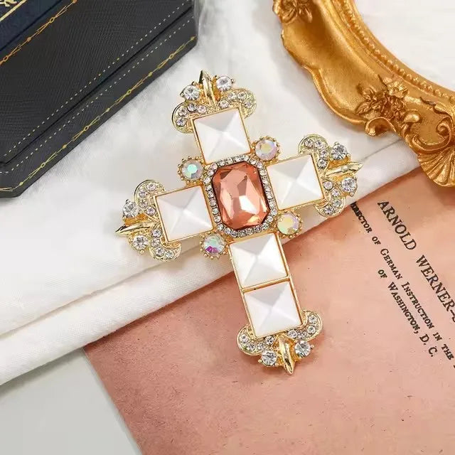 Luxury Vintage Court Cross Brooch Baroque Openwork Shiny Crystal Pearl Pin Men's and Women's Metal Enamel Jewelry Gifts
