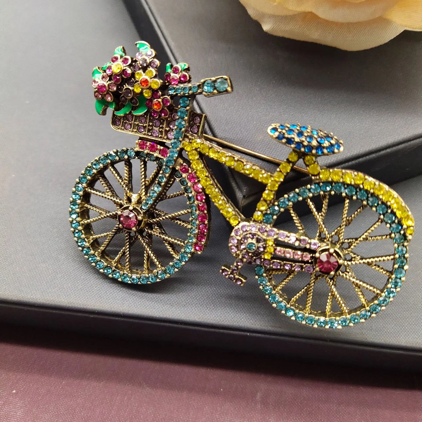 Fashion Women Men Vintage Baroque Bicycle Flower Full Crystal Badges Pins Palace Unisex Exquistie Bike Jewelry Accessories