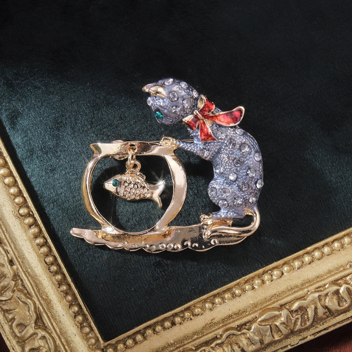 Rhinestone Bowknot Cat Brooch Cute Kitten Looking Fish Pins New Year Jewelry