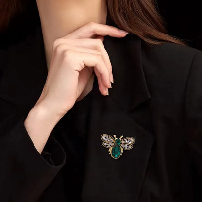 High-end Green Crystal Bee Brooches Laday Luxury Rhinestone Insect Collar Pins Hat Shawl Scarf Decor Fashion Jewelry Gifts