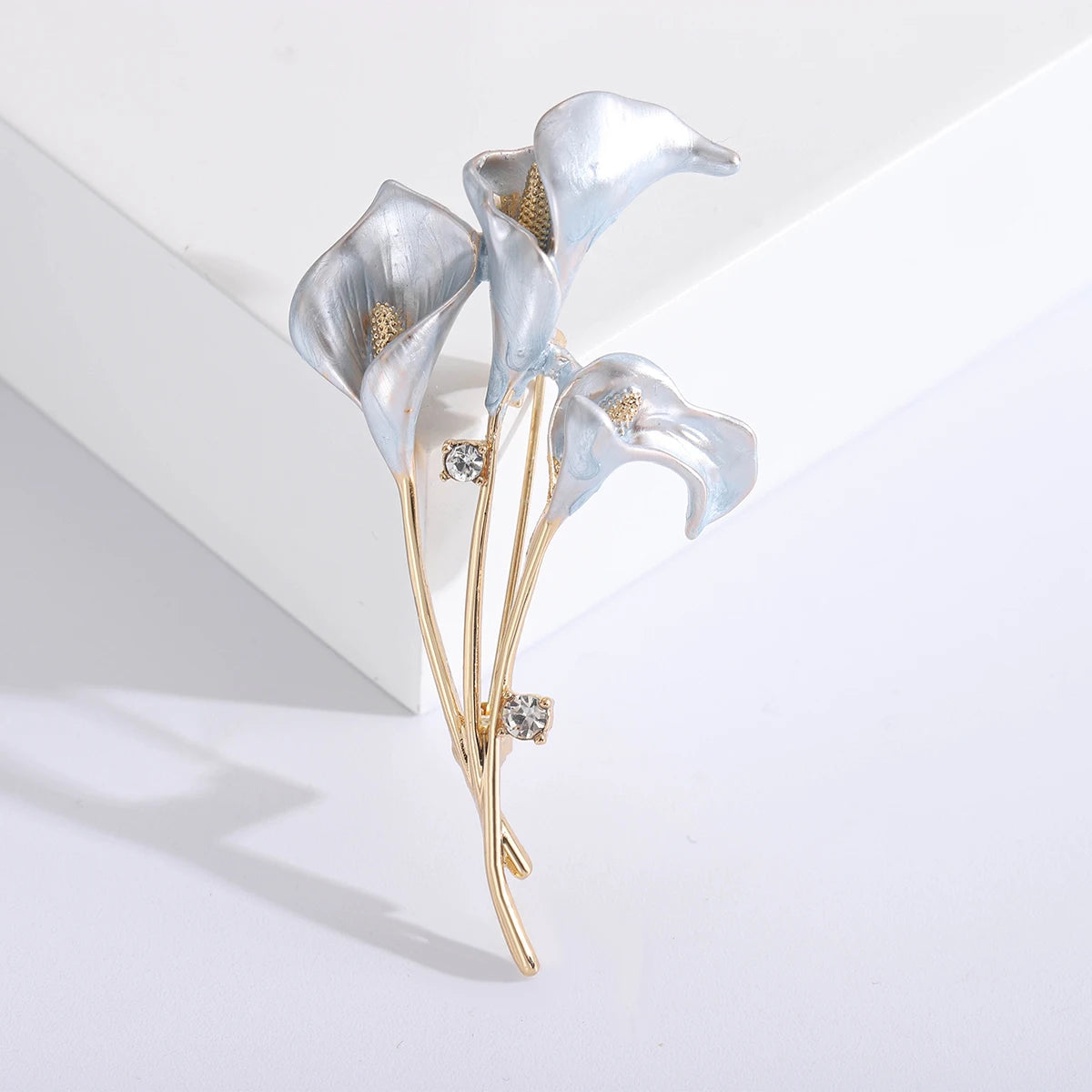 Luxury Pearl Enamel Flower Brooches for Women 4-color Botanical Pins Elegant Casual Accessories Perfect Gifts