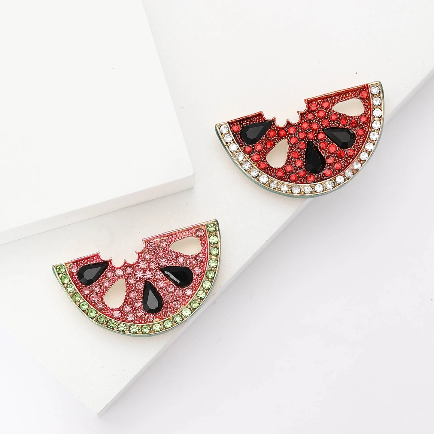 Beaut&Berry Classic Rhinestone Watermelon Brooches for Women Unisex Fruit Pins Casual Party Accessories Gifts Friends Decoration