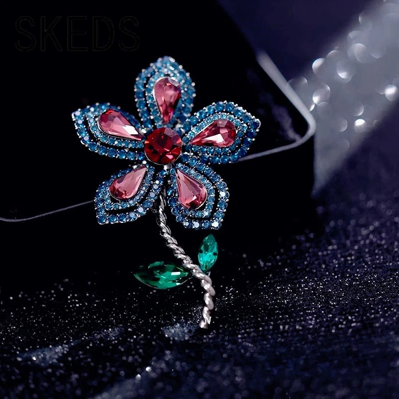 SKEDS Chic Luxurious Elegant Vintage Crystal Flower Brooch Exquisite High-end Women's Jewelry Suitable for Dresses and Jackets
