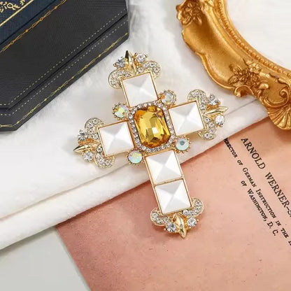 Luxury Vintage Court Cross Brooch Baroque Openwork Shiny Crystal Pearl Pin Men's and Women's Metal Enamel Jewelry Gifts