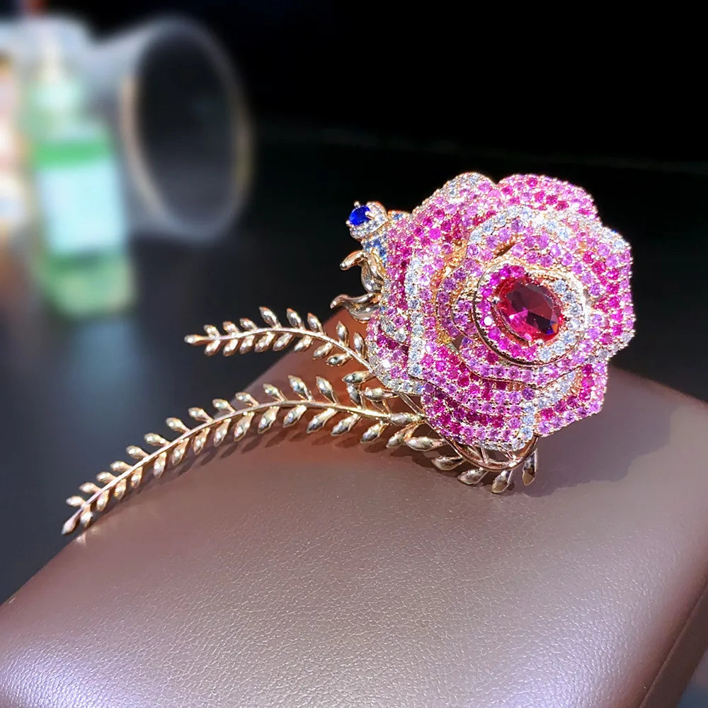 Ladies Heavy-Duty Pink Zircon Classic Rose Brooch Light Luxury Design Fashion High-End Shirt Suit Clothing Accessory Jewelry
