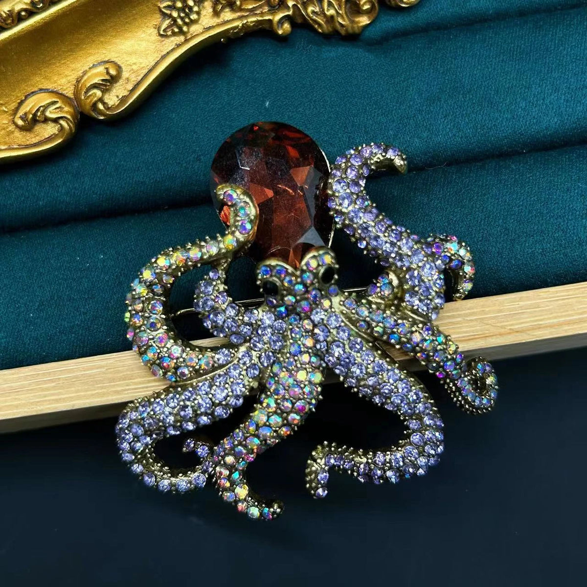 Women Men Medieval Palace Style Classic Heavy Industry Rhinestone Brooches Badges Retro Baroque Rabbit Duck Crystal Unisex Pins