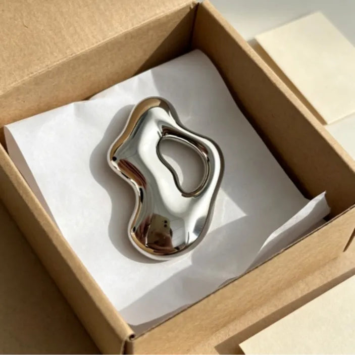 Trendy Metal Irregular Hollow Brooch for Women Men Fashion Lapel Pin Suit Texture Design Jewelry Accessories Gift