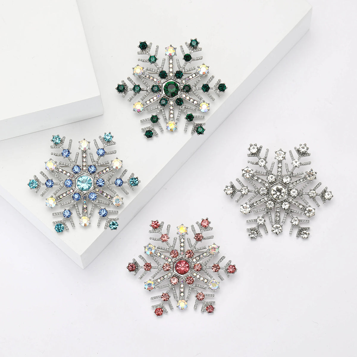 Christmas Rhinestone Snowflake Brooches for Women Unisex Pearl Flower Pins Office Party Friend Gifts Jewelry Accessories