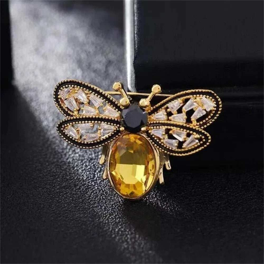 High-end Green Crystal Bee Brooches Laday Luxury Rhinestone Insect Collar Pins Hat Shawl Scarf Decor Fashion Jewelry Gifts