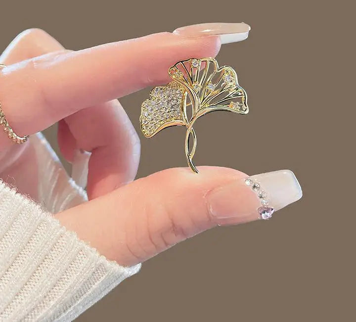 Cute Mini Brooch Pins Colorful Crystal Fruit Bowknot Flower Neckline Lapel Pin for Women Girls Buckle Jewelry Gifts