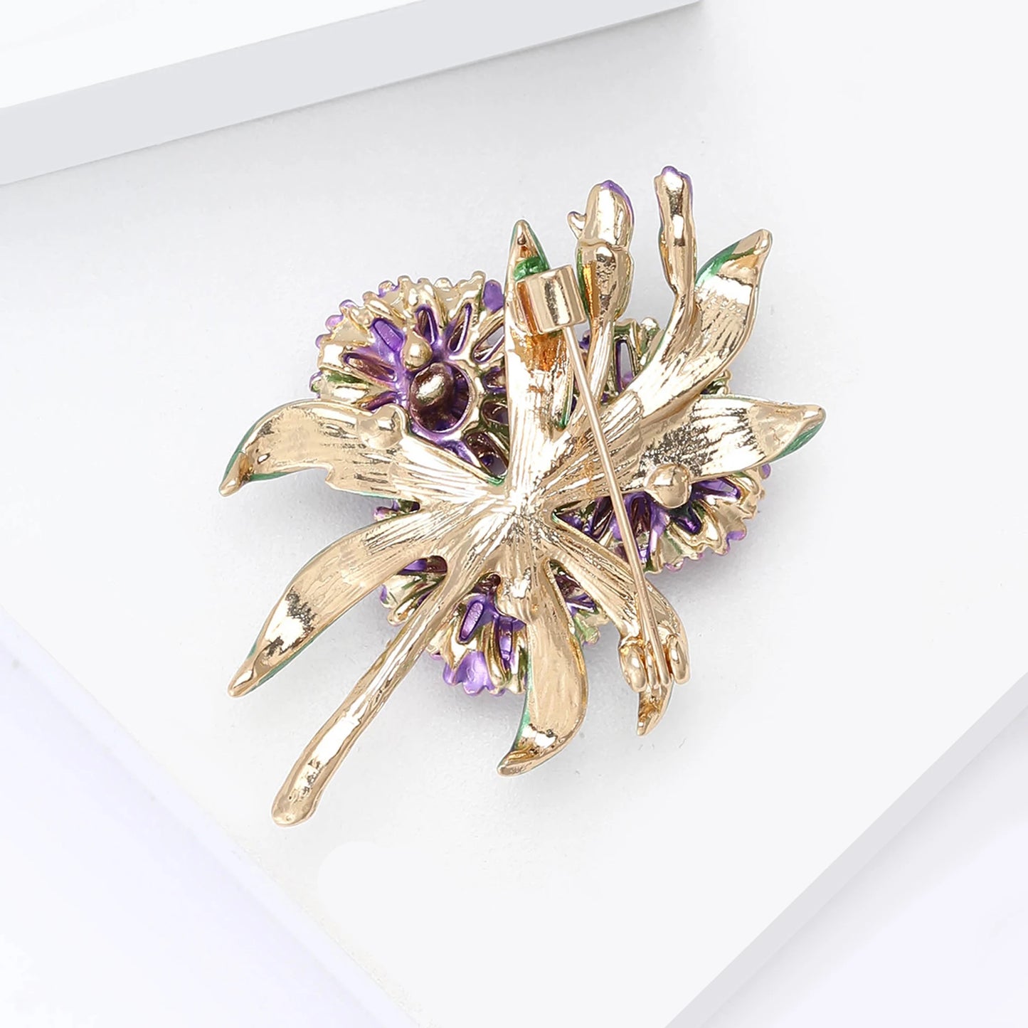 Beaut&Berry Luxury Elegant Enamel Hydrangea Brooches for Women Plant Pins Friends Party Gifts Banquet Jewellery Accessories