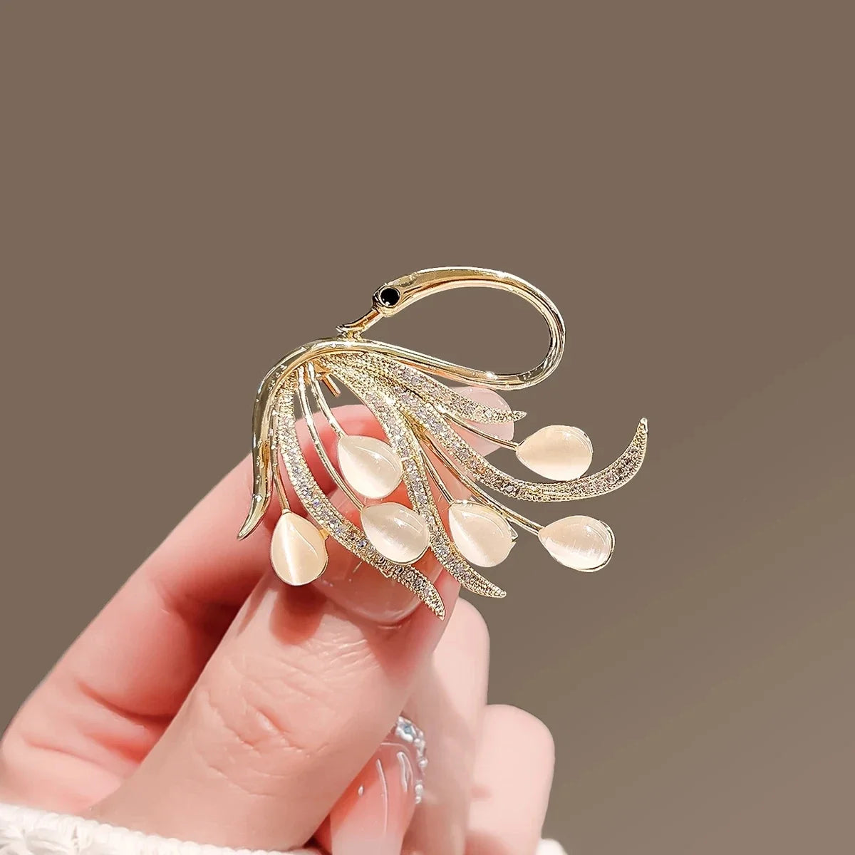 Exquisite Pearl Sunflower Brooches Lapel Pin Lady Rhinestone Flower Brooches Corsage Coat Wedding Jewelry for Women